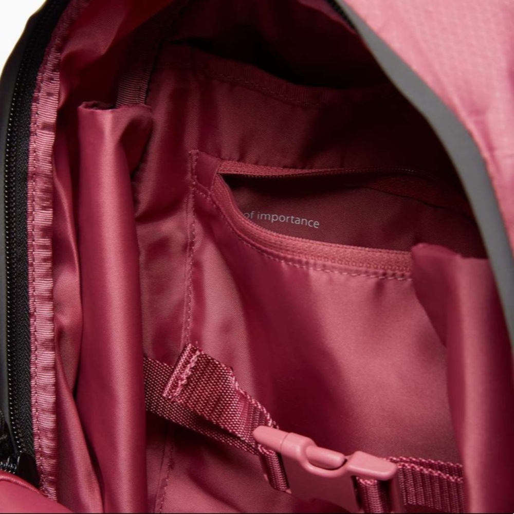 NWT Lululemon Fast and Free Backpack - Picture 3 of 4